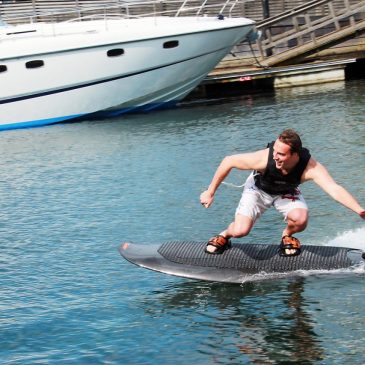 Zweeds bedrijf Radinn presenteert elektrisch wakeboard