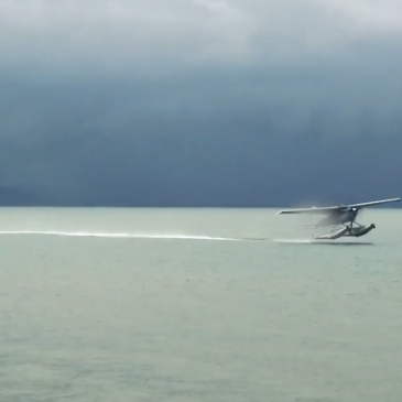 Wakeboarden achter een vliegtuig